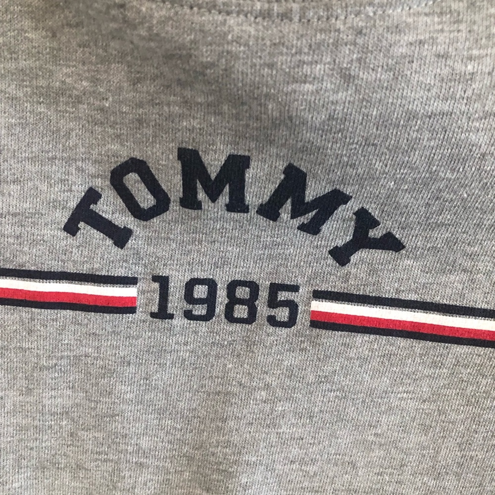 $6❤️Bundled Tommy Hilfiger Top - Picture 2 of 5